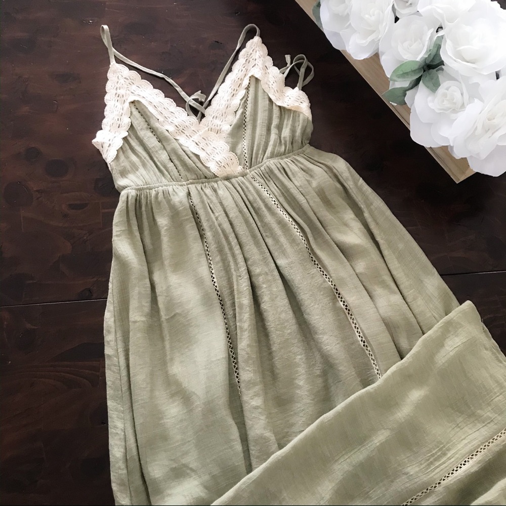 LAST 1/ADELLA/5⭐️ Lace Trimmed Backless Maxi Dress - Picture 4 of 5